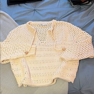 Zara Women's V-Neck Sweater in Cream